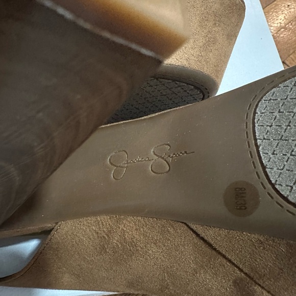 NWOT- Devalyn Slingback Platform Sandal Heeled. Size 8M in color Tobacco - Picture 4 of 12